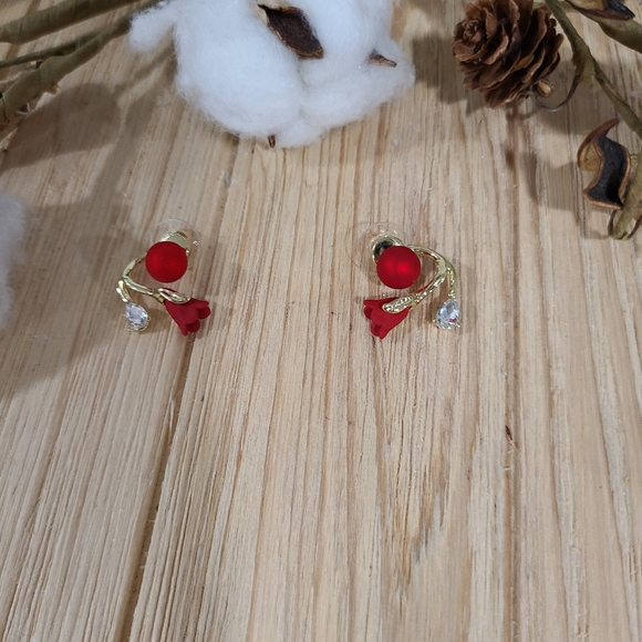 ❤️🌹NEW❤️🌹SUPER GORGEOUS!! Red Rose,CZ, and faux Pearl Ear Climbers ❤️🌹 - Picture 5 of 12